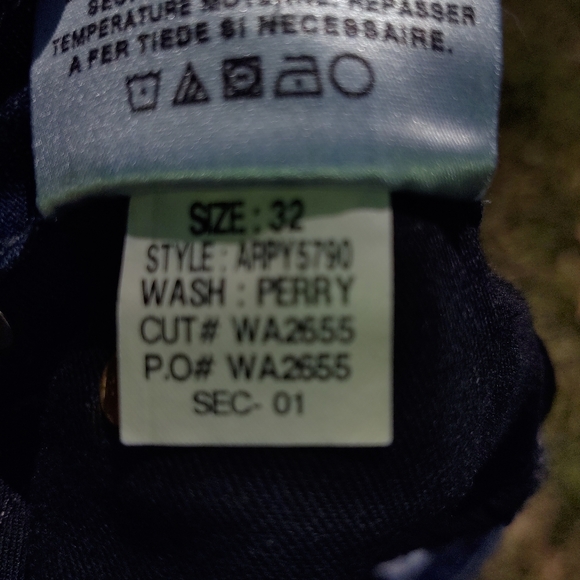 Joe's Jeans "Icon" Wash "Perry" Size 32 - Picture 7 of 7